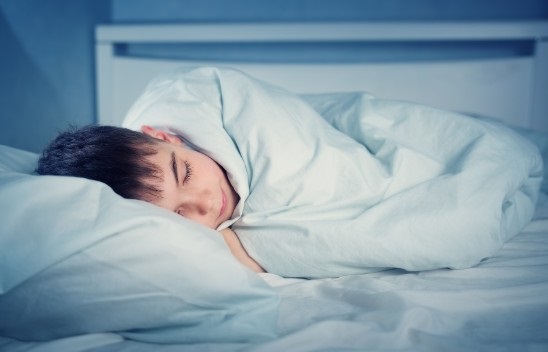 hora para dormir cuando los ni�os van a la escuela